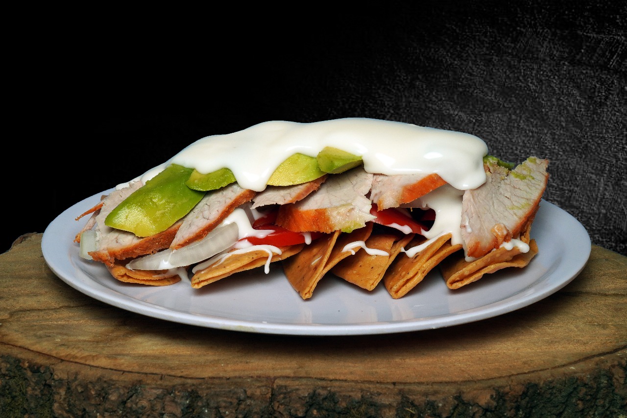 Tacos dorados, imagen de referencia para reemplazar por foto real de Mora